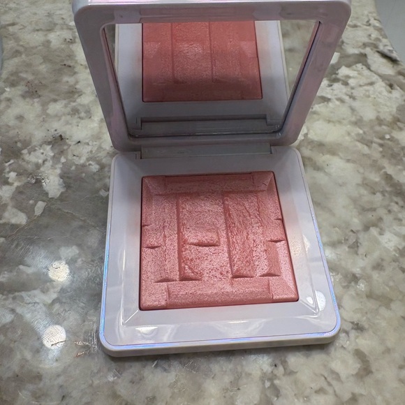 Haus Labs highlighter - Picture 1 of 5